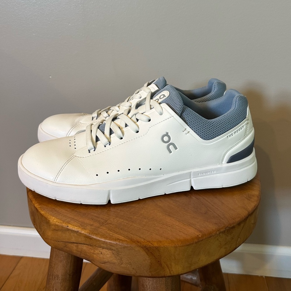 On Running THE ROGER Advantage Men’s Sneaker White/Chambray Men’s 9.5